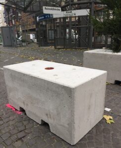 Schöne Bescherung: Legosteine aus Beton